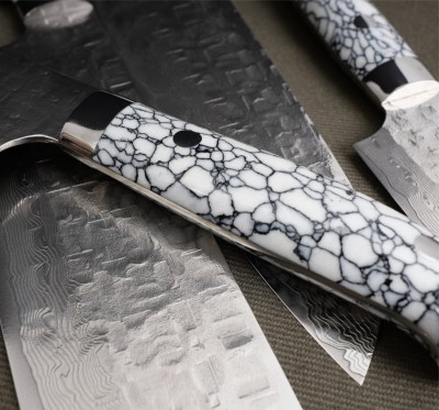 saji-white-group-3